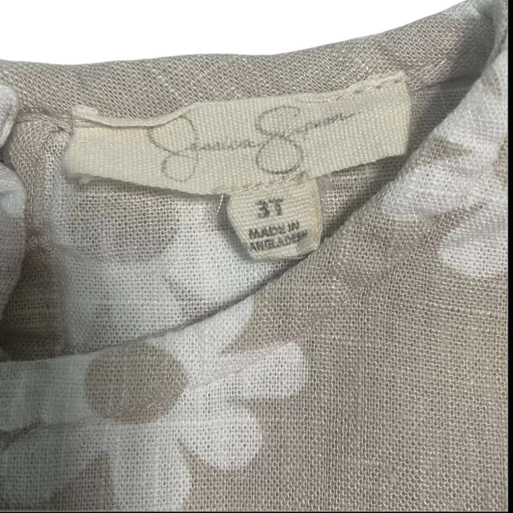 Jessica Simpson charming gray sleeveless